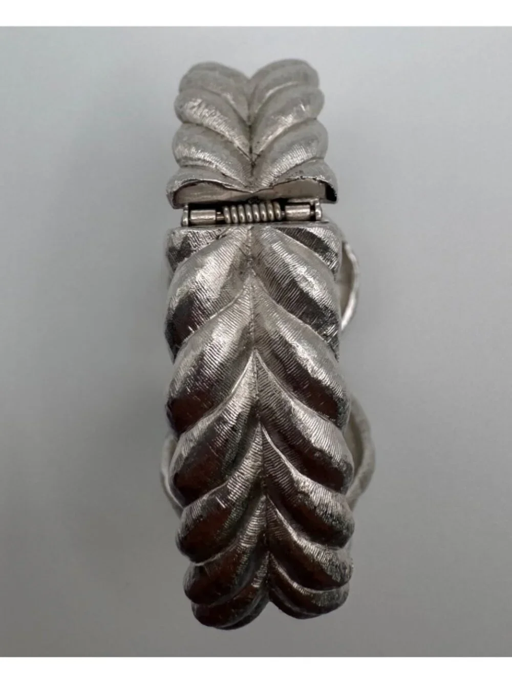 Signed Trifari Silver Tone Twisted Clamper Bracelet Vintage Textured Hinged - Picture 4 of 9